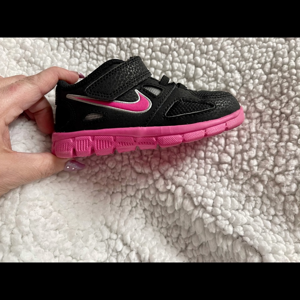 Nike girls 7c black and pink